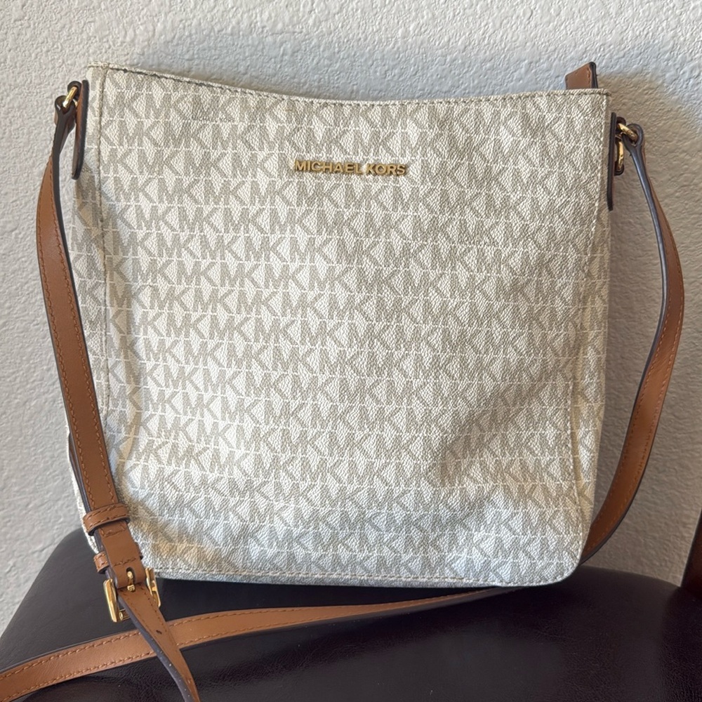 Jet Set Travel Large Logo Messenger Bag